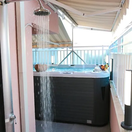 Daire Rose Pool Comfort *