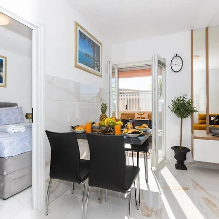 Rose Pool Comfort Apartment *